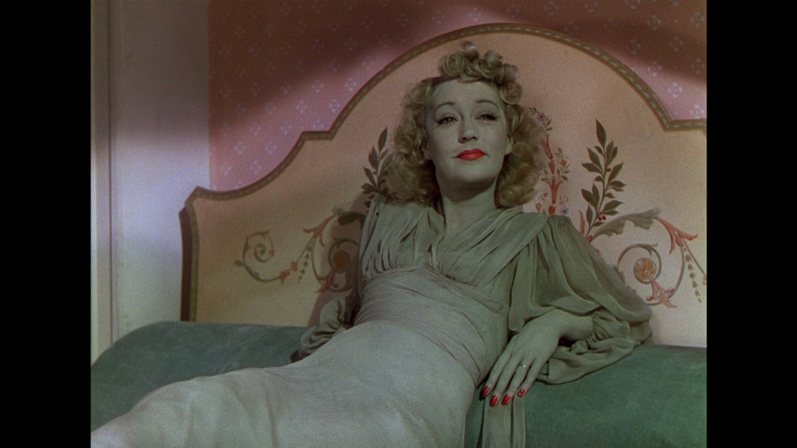 large_blithe_spirit_blu ray_x04